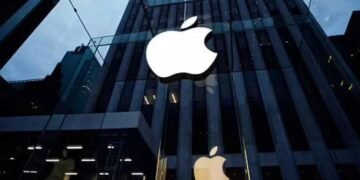 Trump announces $100 billion new investment pledge from Apple